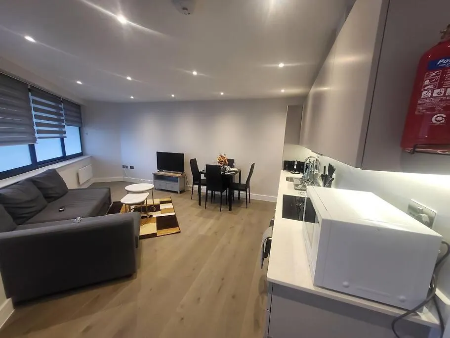 Entire Reigate Apartment Hosted By Pius 0*,