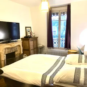 Quartier Montmartre , Paris France