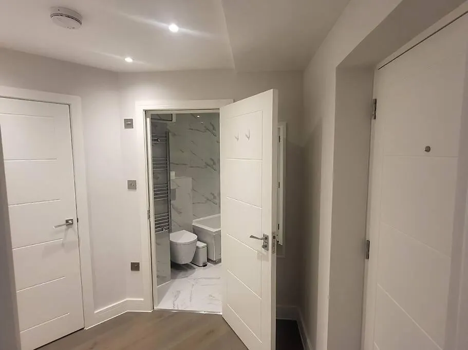 Entire Reigate Apartment Hosted By Pius 0*,
