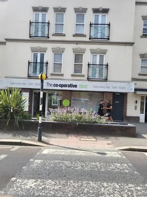 Entire Reigate Apartment Hosted By Pius 0*,  United Kingdom